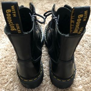 •Gently used Jadon Smith Leather platform boots
